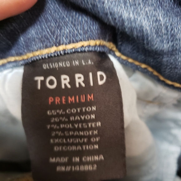 Torrid Jeans Womens Size 16 Mid Rise Tappered Leg Raw Hem Denim - Picture 9 of 10